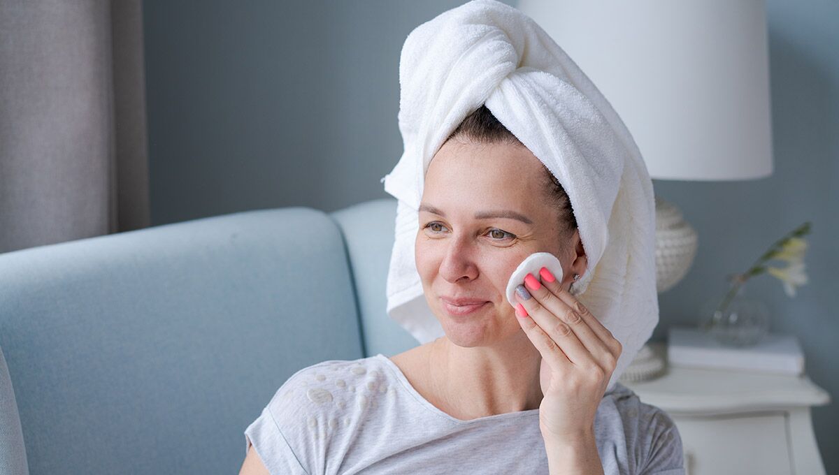 How to Use a Pore Minimizing Mask to Achieve Smoother, Clearer Skin