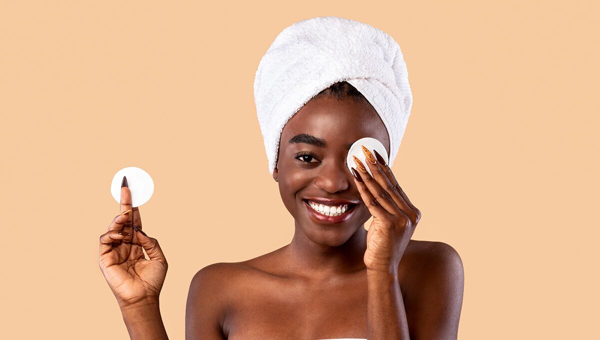 How to Use Facial Exfoliating Pads for Radiant, Youthful Skin